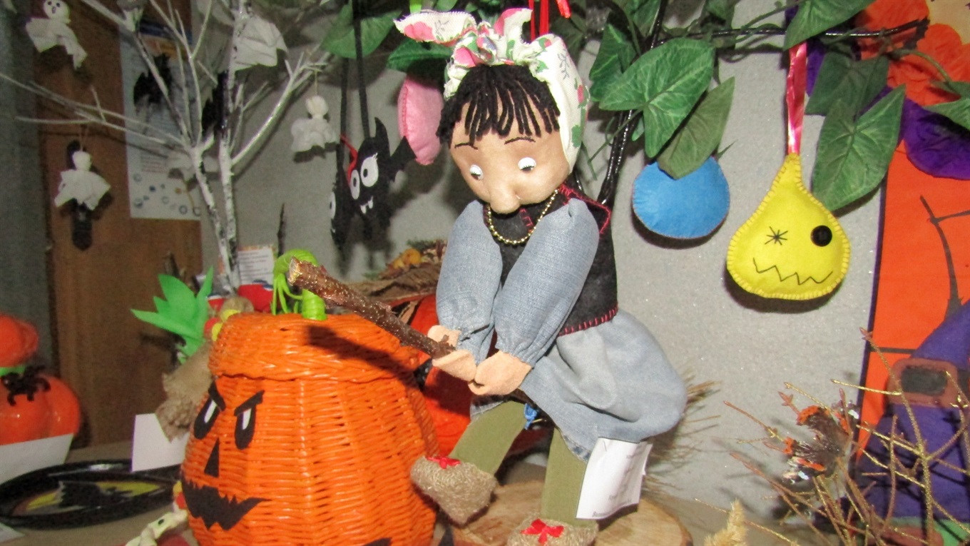 У Волновасі триває виставка "Halloween по-українськи"