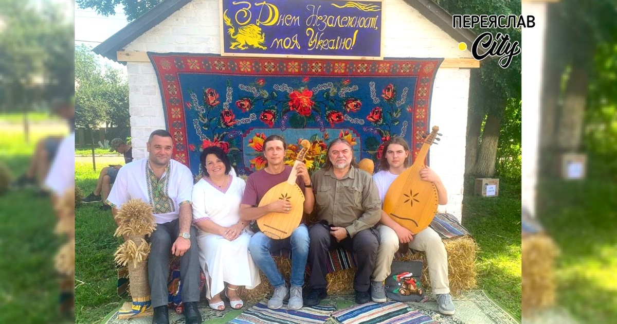 Режисер Олесь Санін презентував легендарну стрічку «Довбуш» мешканцям Дівичківської громади