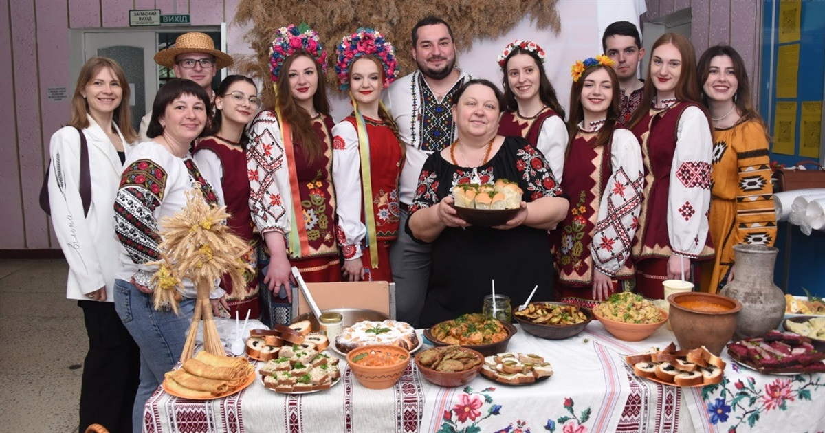 У Переяславі студенти провели ярмарок до Дня вишиванки і зібрали для ЗСУ майже 30 тисяч гривень