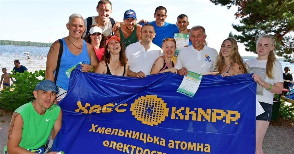 «Пливу з вірою в ЗСУ»: нетішинські атомники стали призерами всеукраїнського турніру з плавання