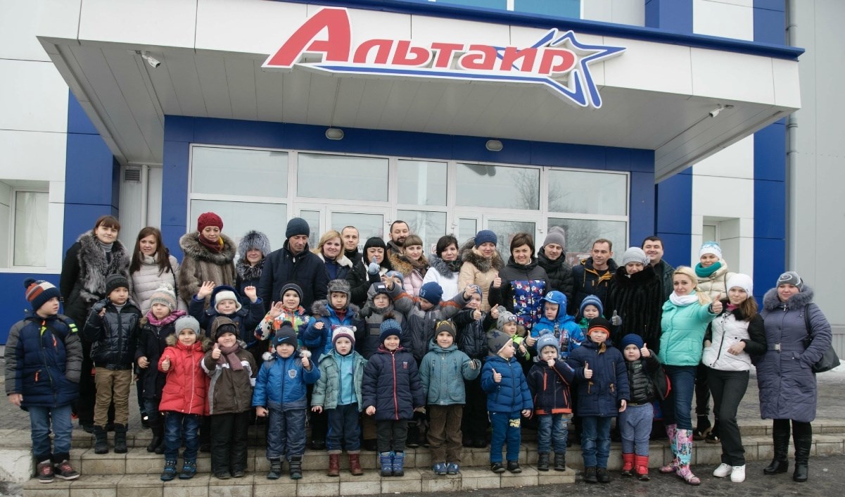 Маленькі хокеїсти з Покровська підкорили льодову арену 