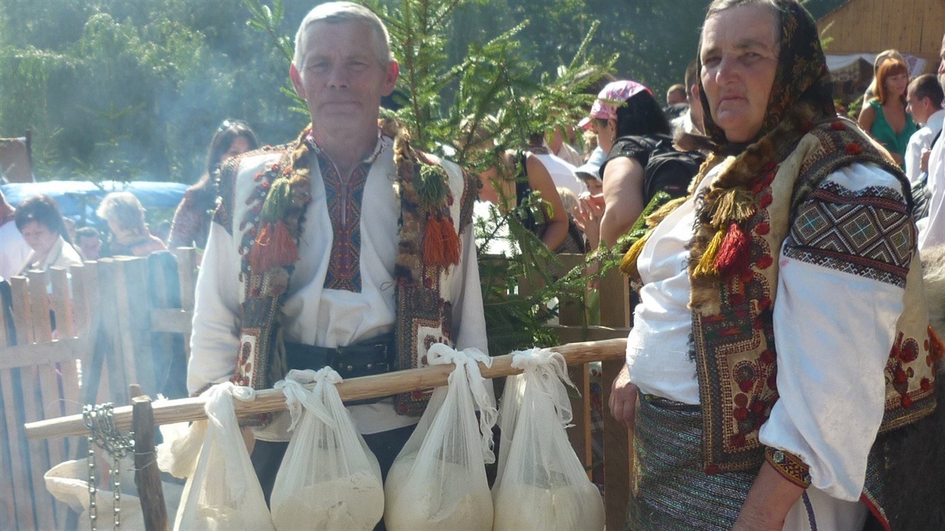 «Гуцульська віагра» і «біле золото Карпат»: цікаві факти про бриндзю