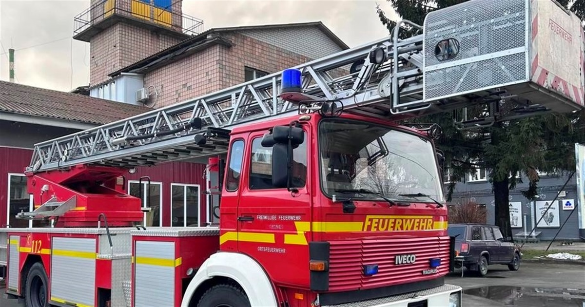 Німецьке місто Зіндельфінген передало Звягельський громаді пожежний автомобіль