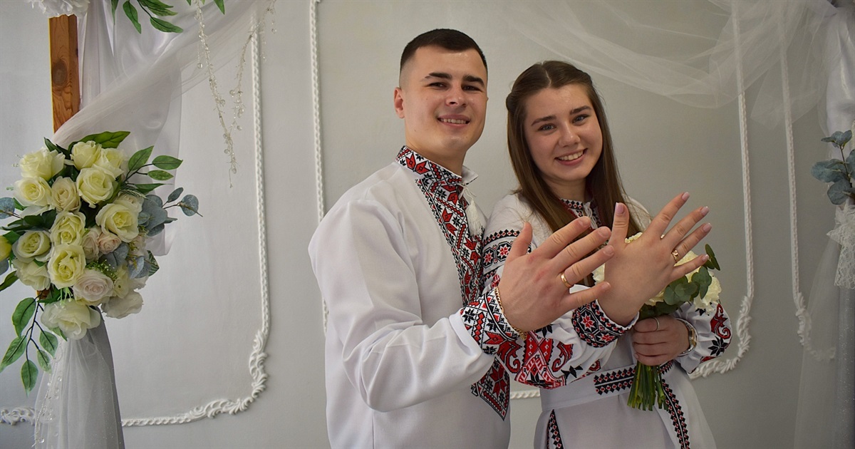 Закохані й щасливі: в "дзеркальну" дату 25.05.2025 в Переяславі одружилися дев'ять пар