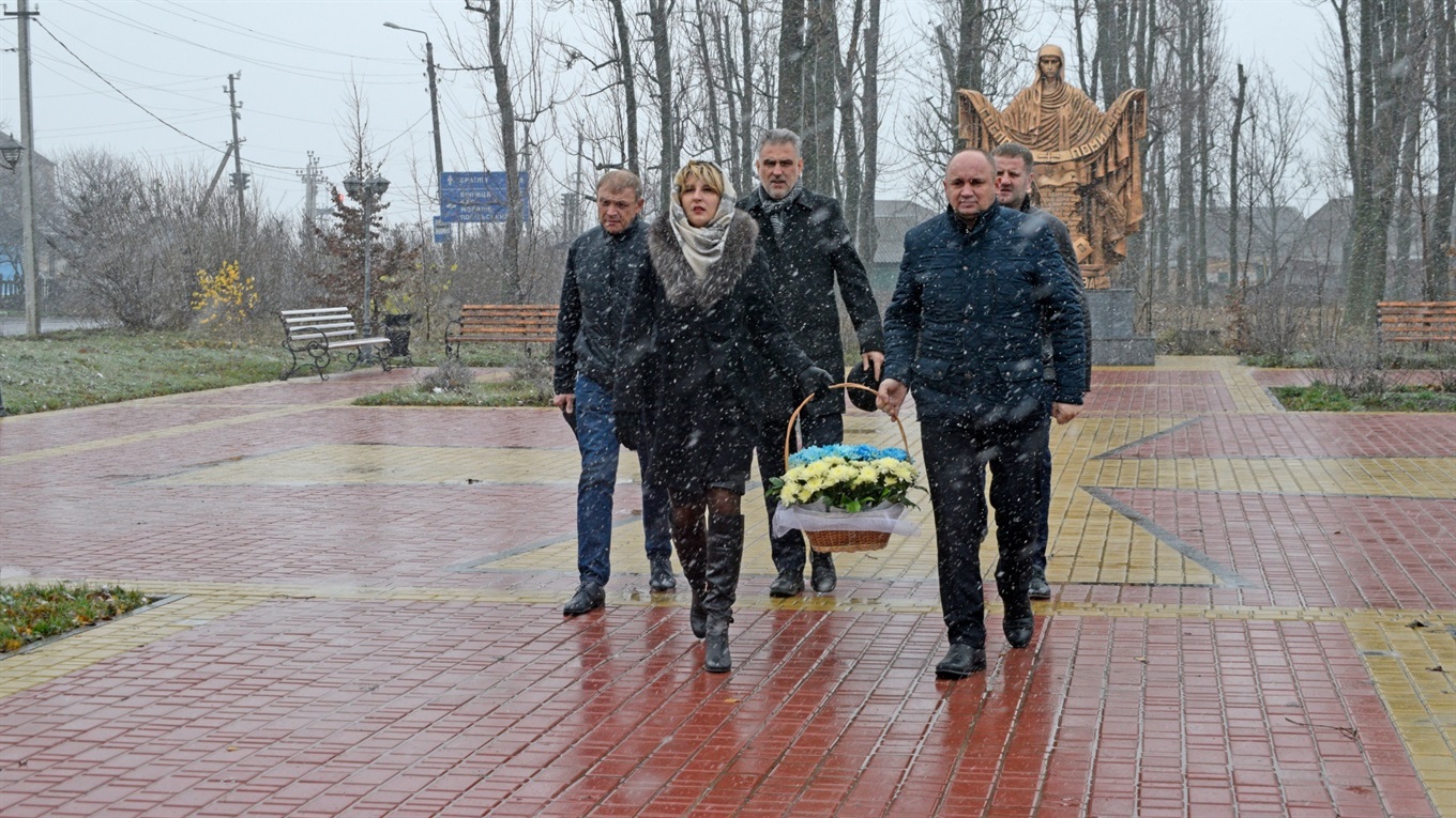 В міській раді організували виставку, в школах – тематичні заходи: 6 річниця Революції Гідності