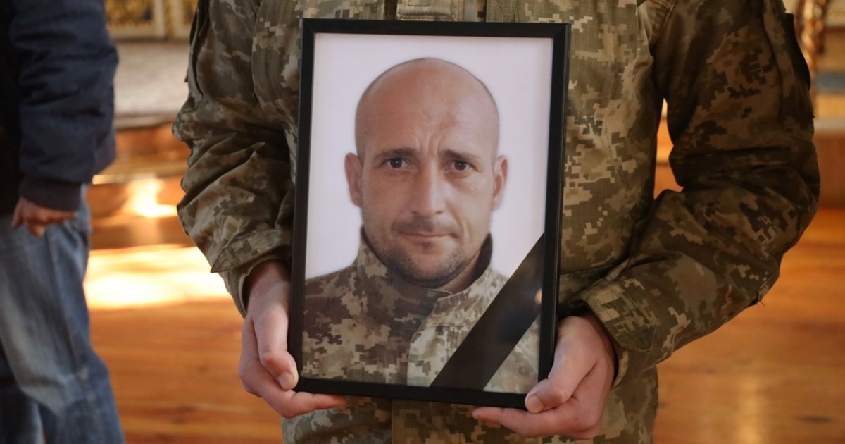 Громада Сміли прощалася із захисником Русланом Жигуновим