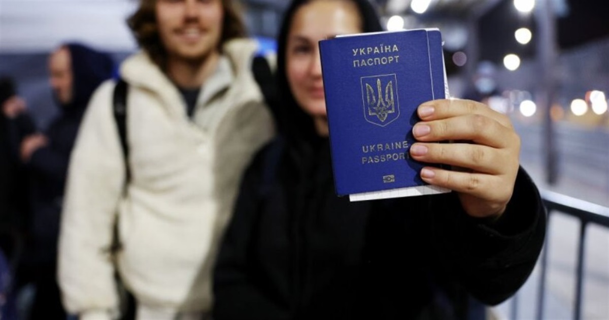 Поїздка на Новий рік в Україну. Як українцям не втратити тимчасовий захист у ЄС