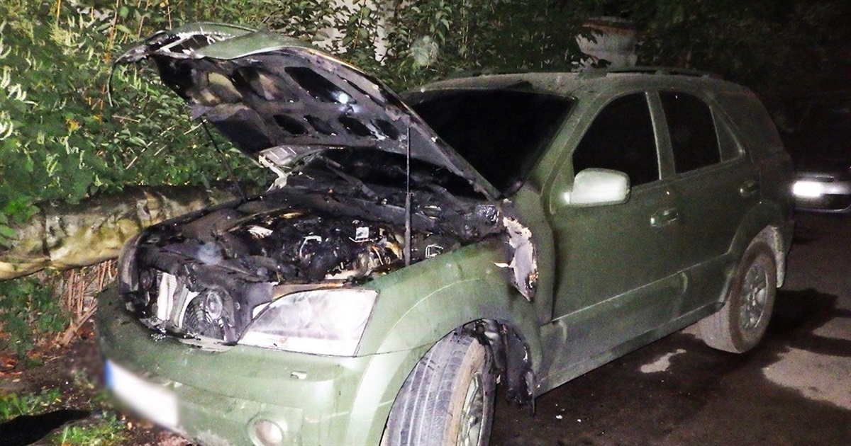 Підпалив авто військового у дворі багатоповерхівки: на Житомирщині затримали палія