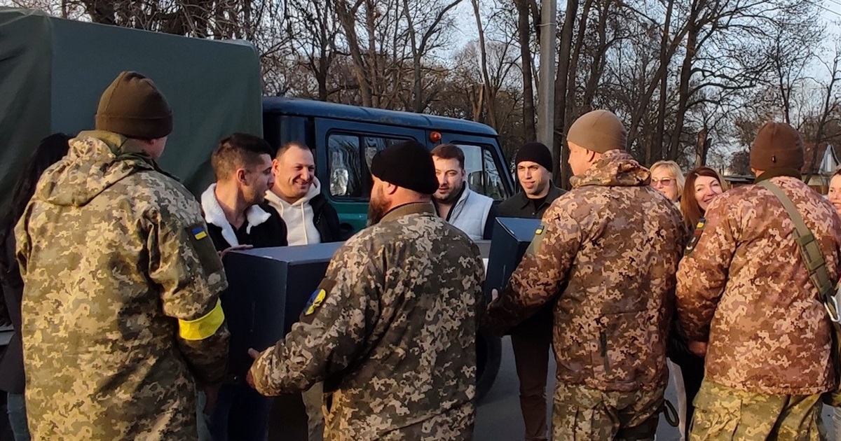 На фронт измаильские ротарианцы передали очередной автомобиль и старлинки (видео)