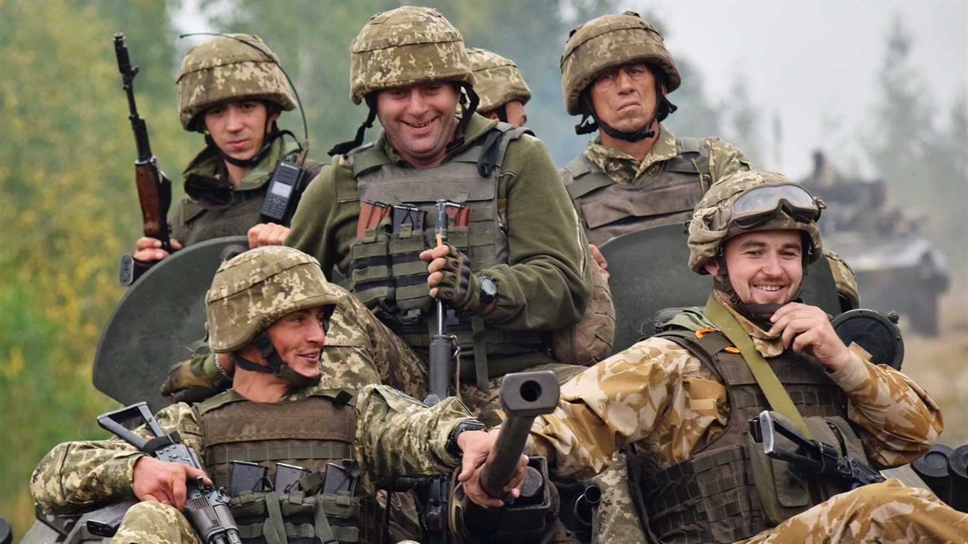 "Тридцять миттєвостей тридцятки": фотовиставка про життя легендарної 30-ї ОМБр