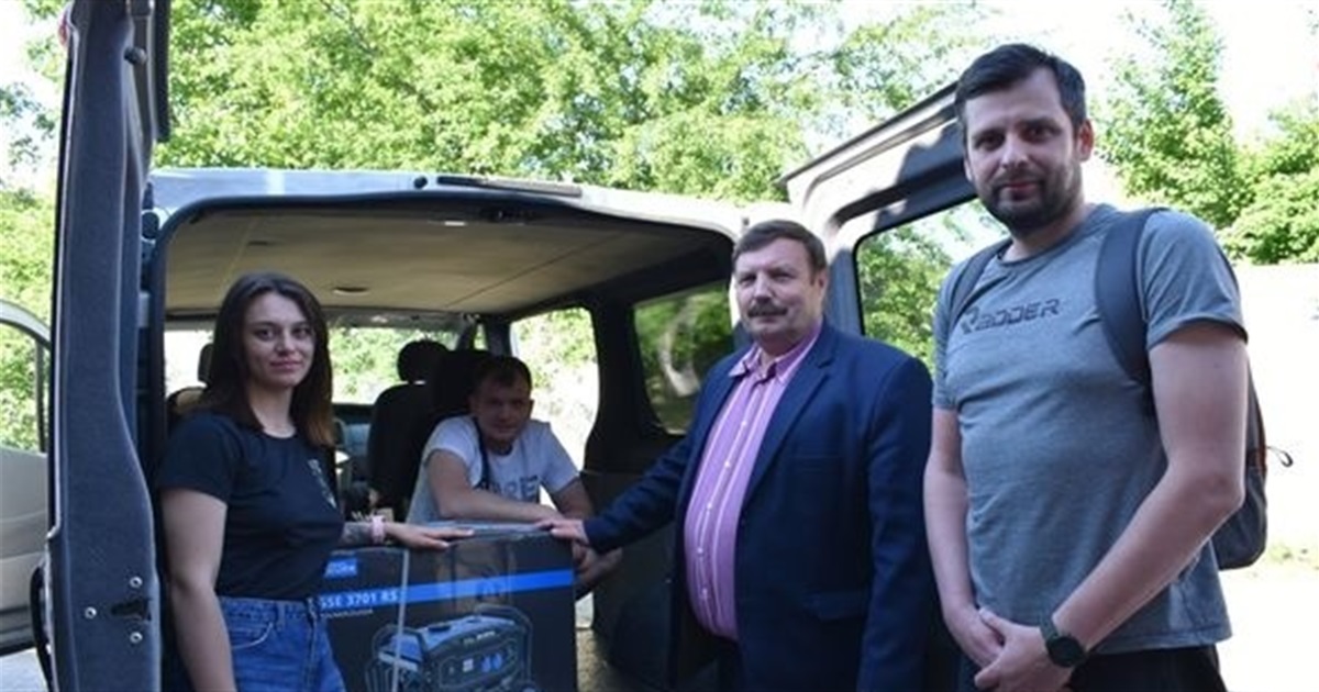Меценати з Новограда-Волинського купили для полку "Азов" генератор