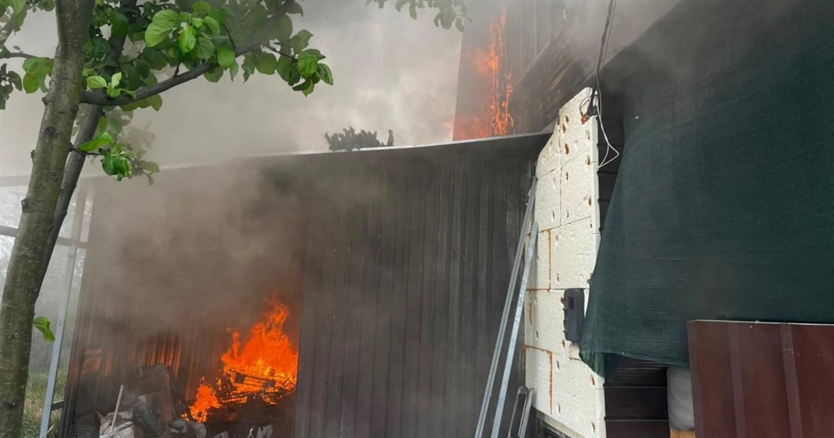Пожежа у Звягелі: горіли мансарда та господарча будівля