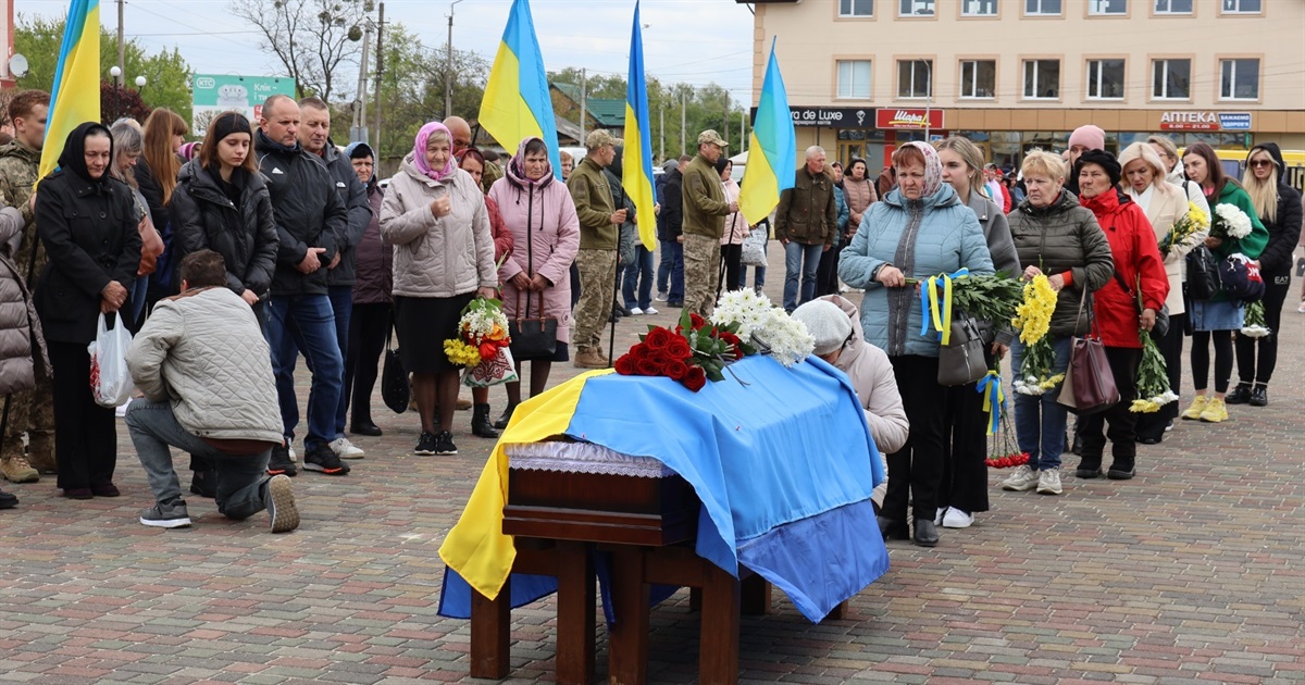 У Сарнах попрощалися з солдатом Василем Лисенком