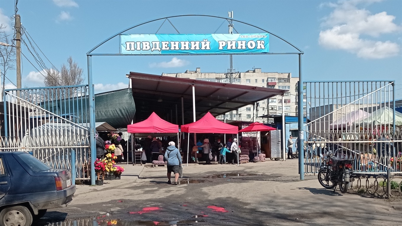 Капуста, зелень та редис: огляд "весняних" цін на овочі на лозівському ринку