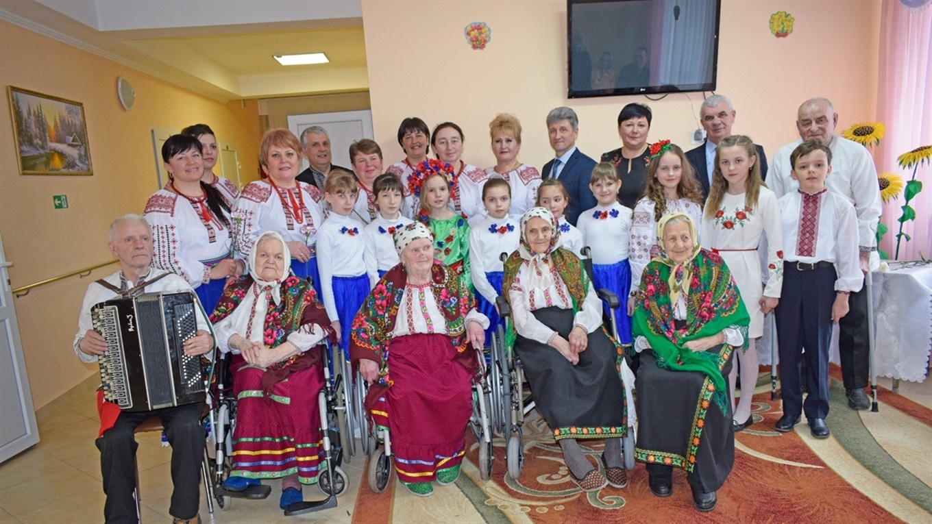 Одиноких браїлівчан привітали з жіночим днем