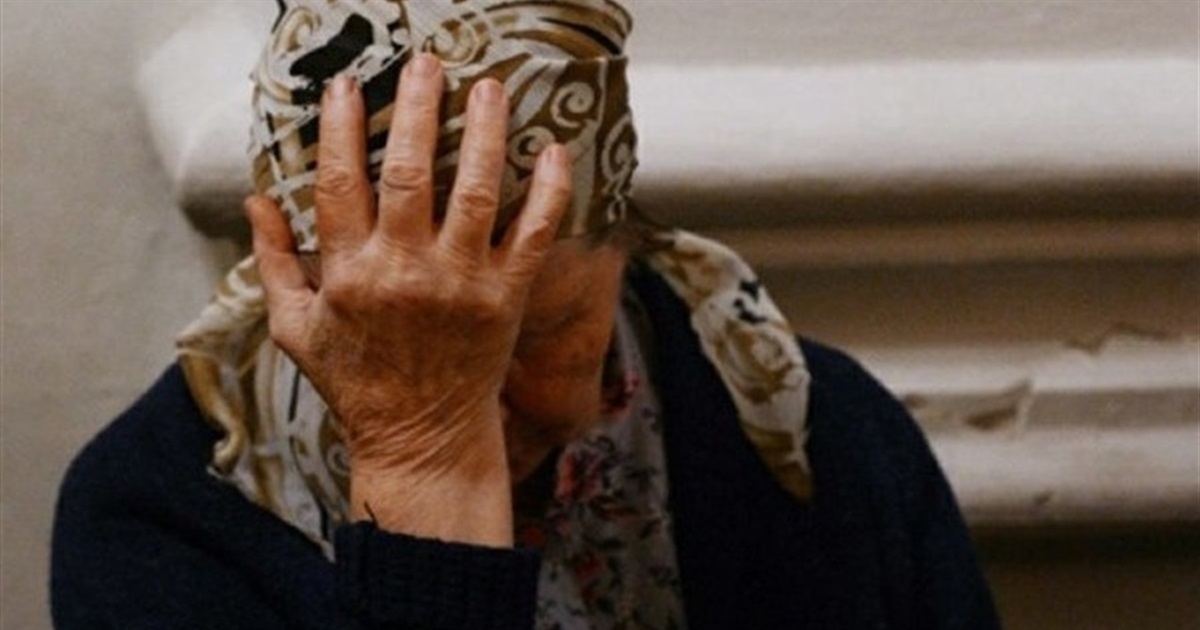 Дівчина на вулиці пограбувала пенсіонерку: поліцейські знайшли зловмисницю