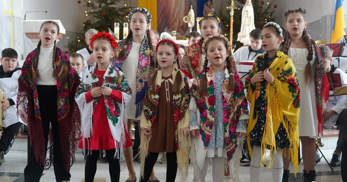 «Мелодії Різдва»: студія «Amadina» і духовий оркестр організували у Городку благодійний концерт