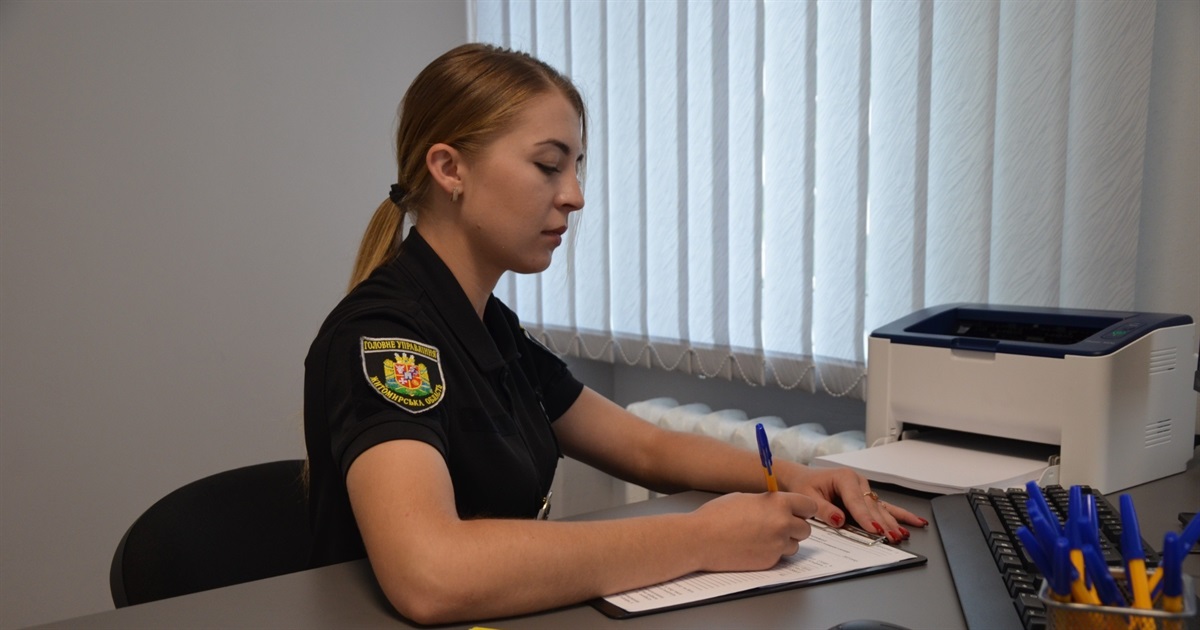 Мати з ножем напала на доньку та побила свекруху: сімейна драма на Житомирщині