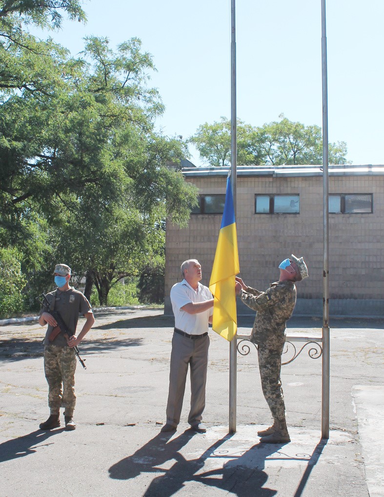 У Новоекономічному урочисто підняли державний прапор