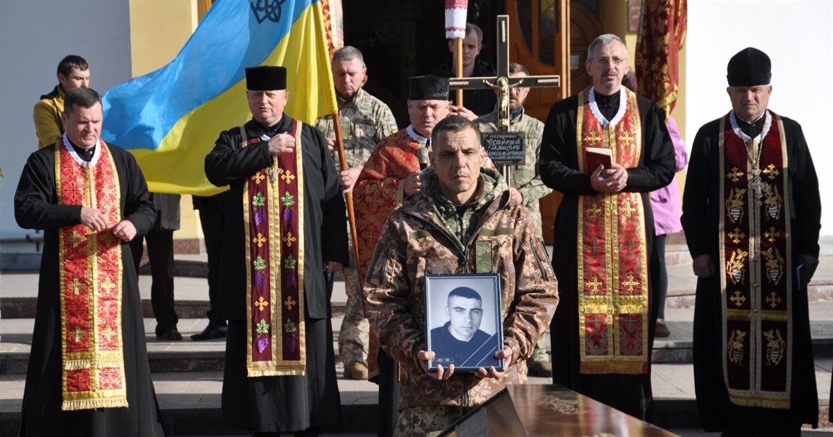 У поминальний день чортків`яни зустріли тіло загиблого молодого воїна Осадчого Дмитра