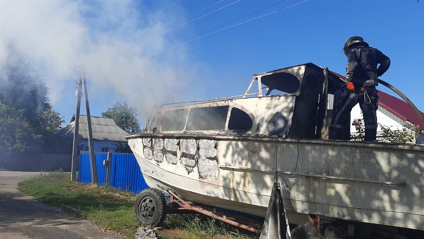 У Ржищеві вогонь пошкодив човен