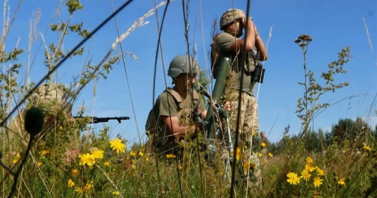 Зеленський анонсував підвищення зарплат військовим та зміни у контрактах. Що про це відомо