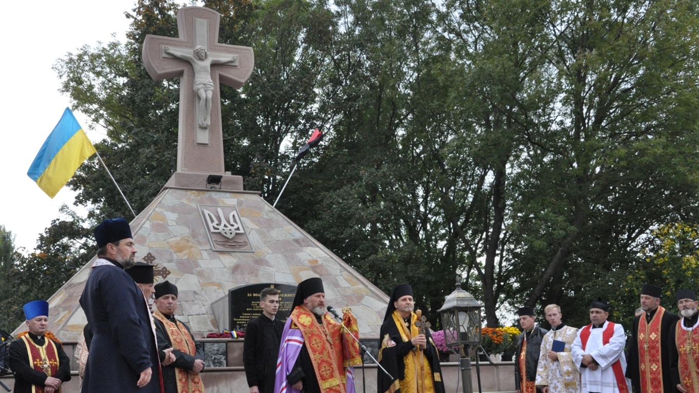 У Білобожниці відкрили меморіал «Борцям за волю України», будівництво якого було замороженим 30 літ