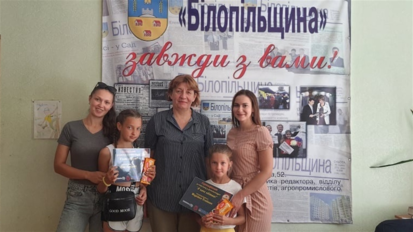 Маленькі переможниці конкурсу отримали подарункові сертифікати!