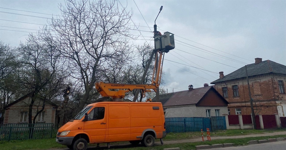 У Жмеринці на центральних автомагістралях замінюють вуличні ліхтарі на LED-освітлення