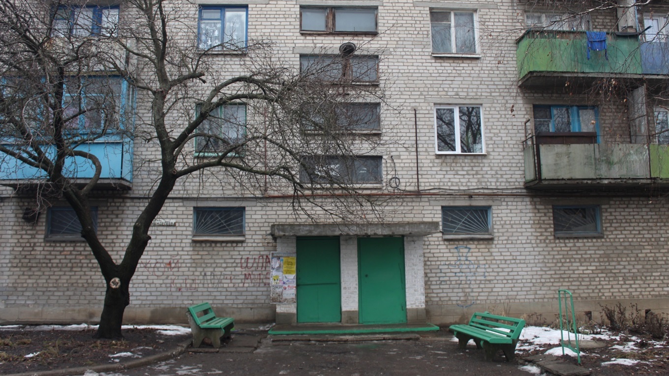 Волновасьці самостійно врятували свій під’їзд від потопу