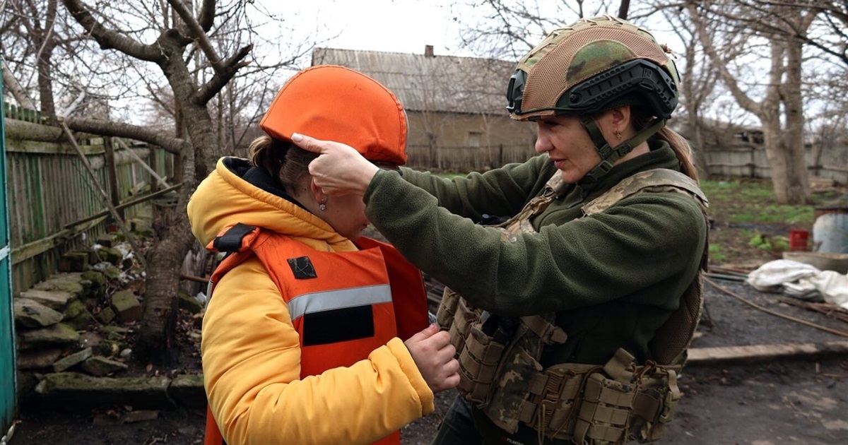 Примусова евакуація дітей без згоди батьків. Куди відправлятимуть дітей з Донеччини