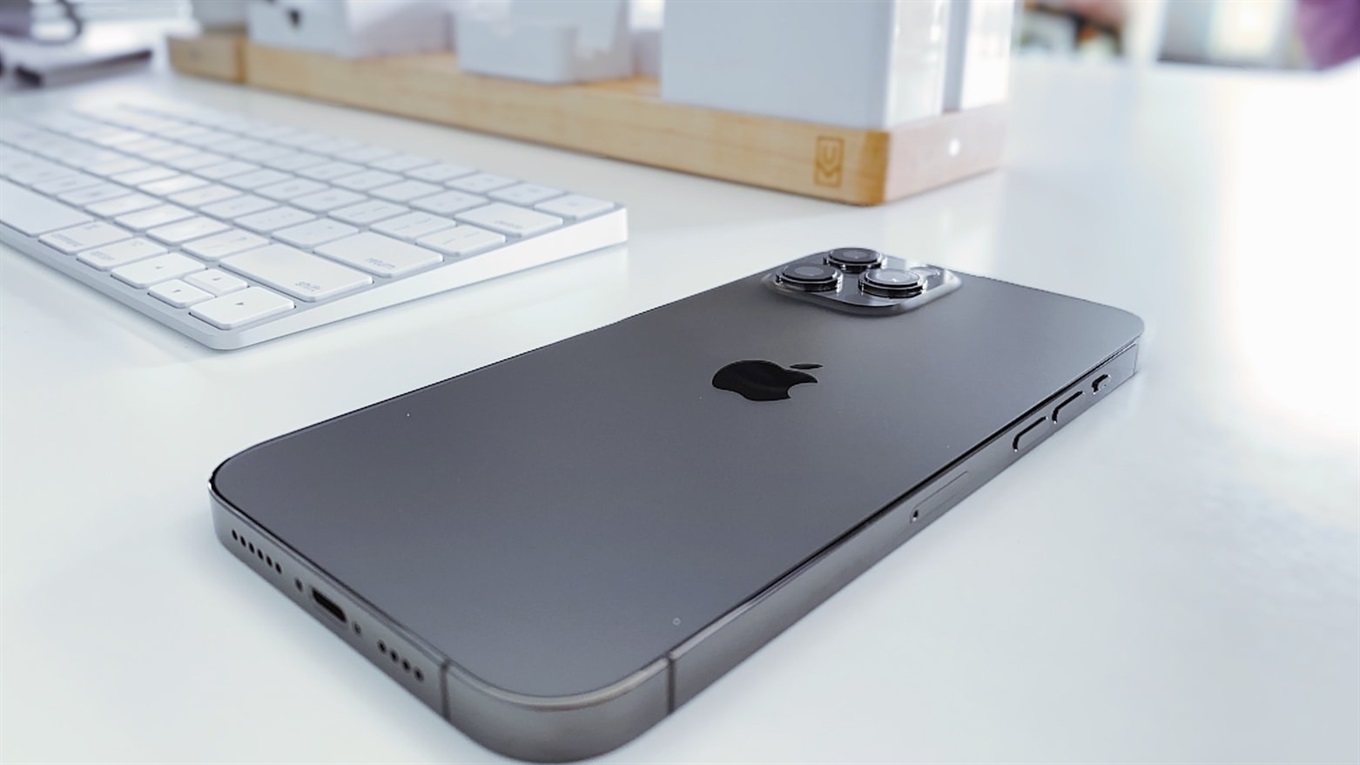 iPhone 12 Pro Max: стоит ли переплачивать?