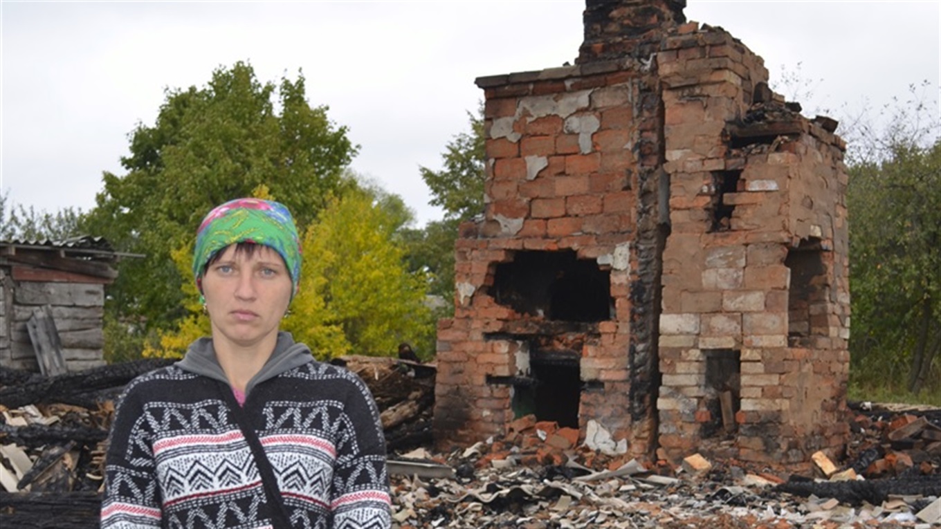  Наталія Давиденко з Корюківщини втратила чоловіка, хату і потрапила на гачок шахраїв
