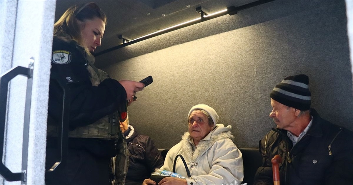 Подружжя йшло 16 кілометрів з Торського, щоб вижити. Історії врятованих "Білими янголами"