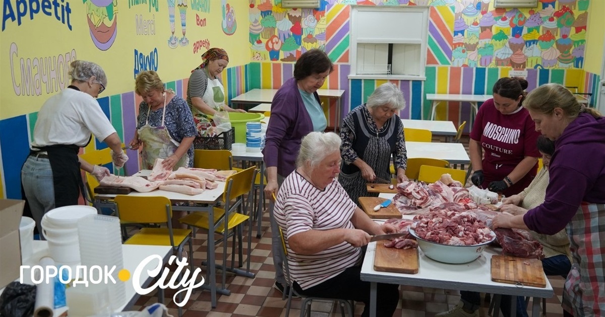 Відпустка з користю: вчителі Городоцького ліцею №1 готують смаколики для захисників