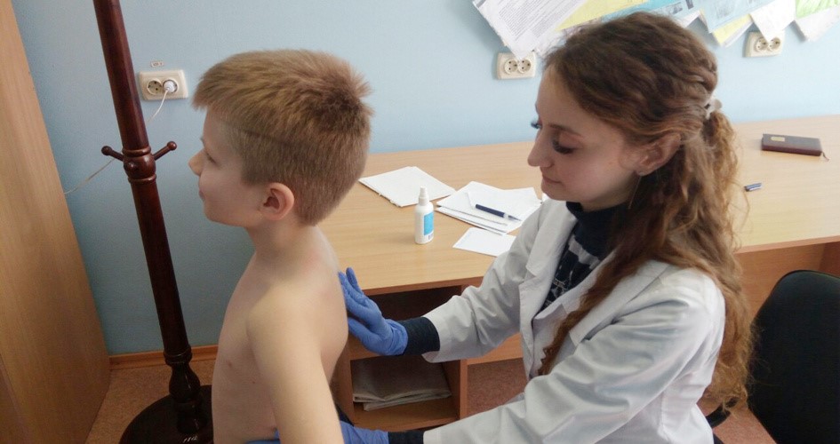Профогляд школярів: медики закликають не відкладати цю справу на осінь 