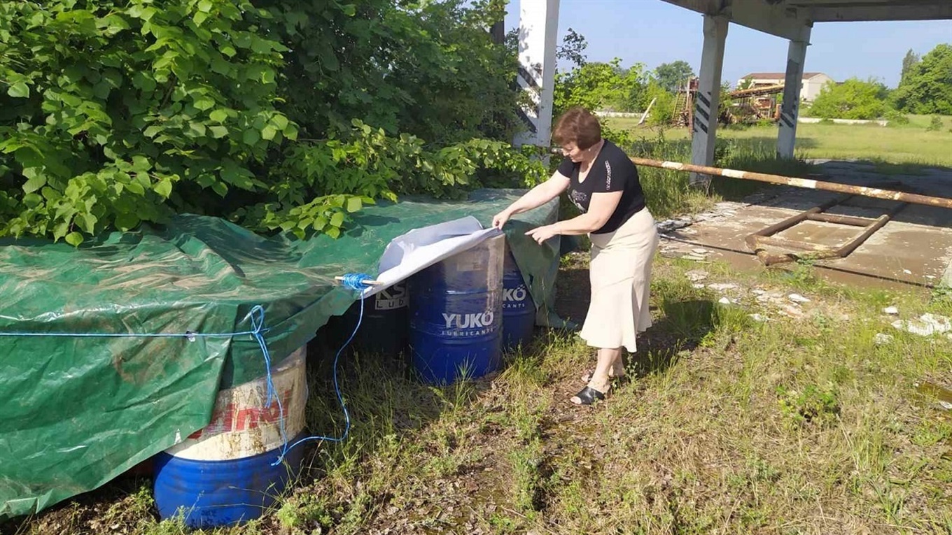 У Корделівці знайшли десять бочок з невідомою речовиною