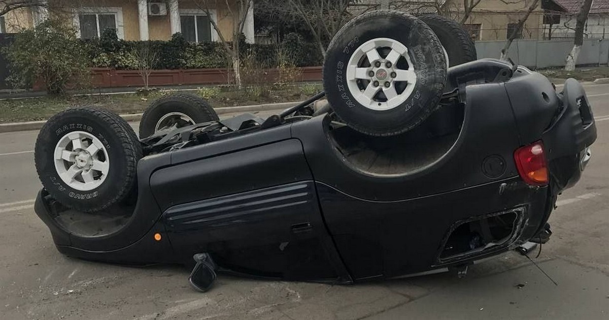 На улице Репина в Измаиле перевернулось авто