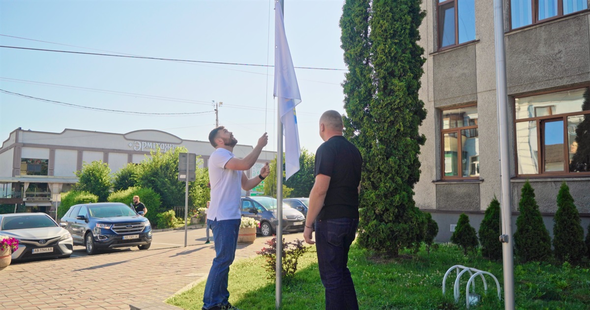 У Жмеринці учасник Олімпійських ігор Денис Солоненко підняв Олімпійський прапор: фотрепортаж