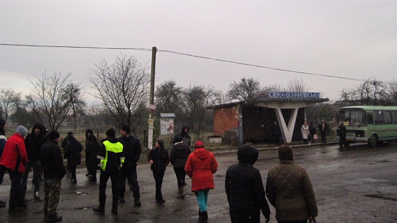 Чи відремонтують дорогу Калуш-Бурштин? Місцеві перекривають трасу уже четвертий раз за тиждень