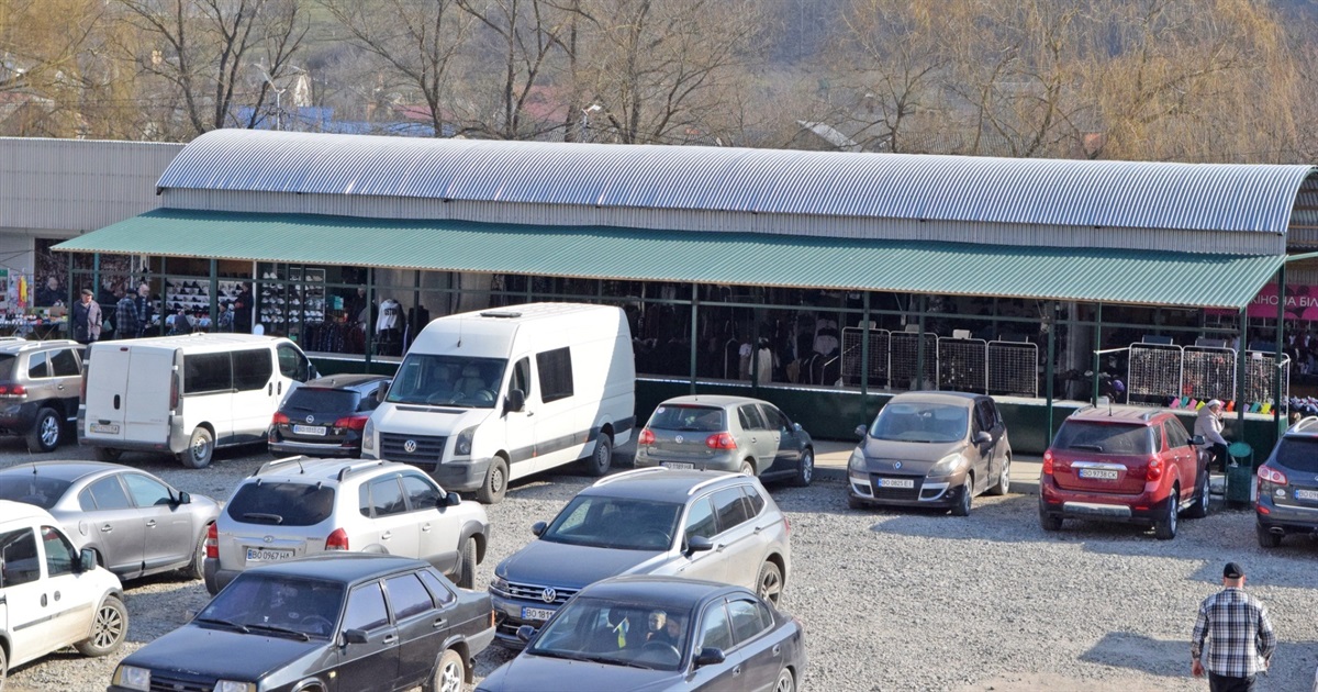 На Чортківському ринку спорудили торгові ряди для продажу власної сільгосппродукції