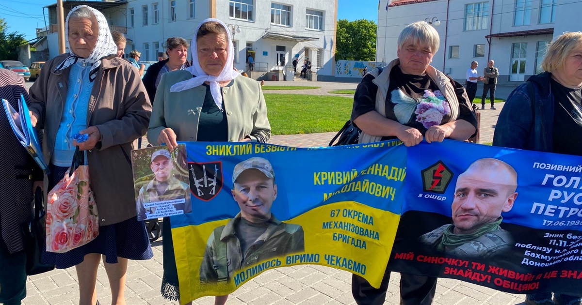 «Безвісти зниклий — не забутий»: у Сатанові відбулася мирна акція на підтримку родин військових