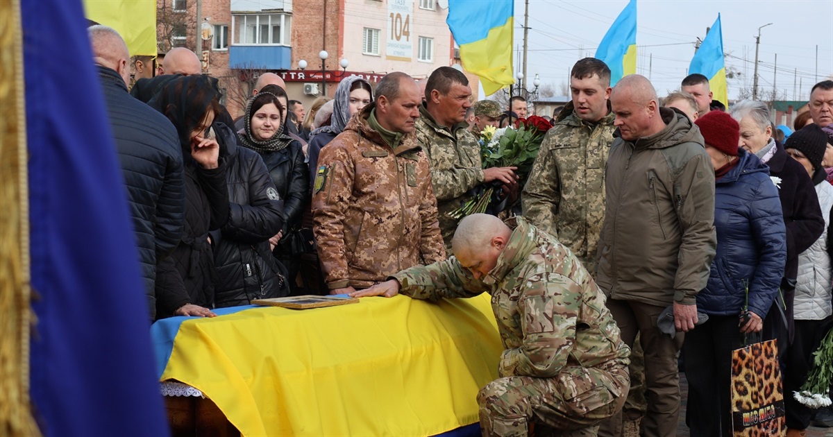 У Сарнах попрощалися із сержантом Костянтином Аврамишиним