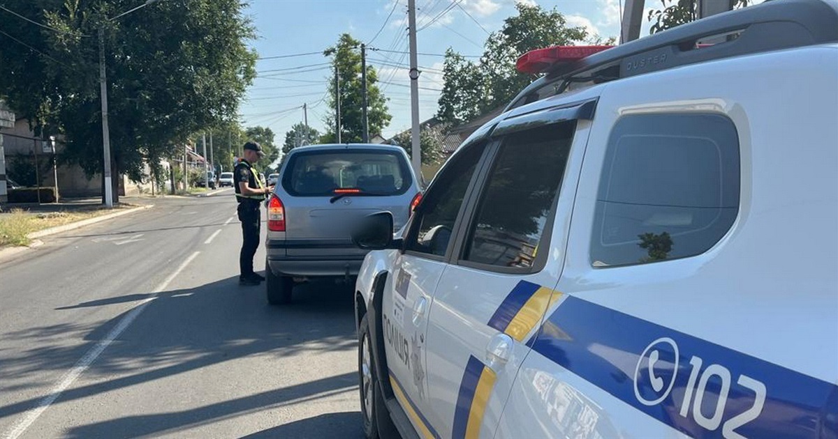 В Ізмаїлі поліція роз’яснює водіям і пішоходам правила безпеки на дорозі
