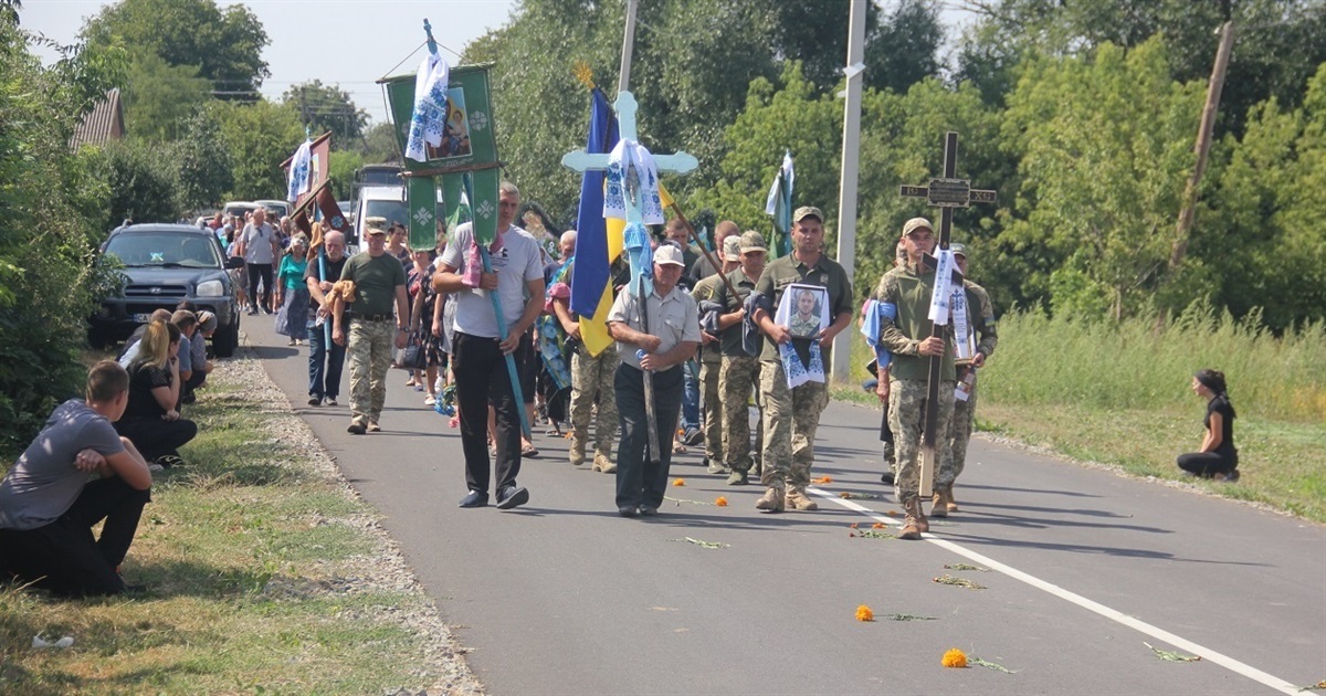 «Він був справжнім ВОЇНОМ»: у Чернятині похоронили загиблого на війні з росією земляка