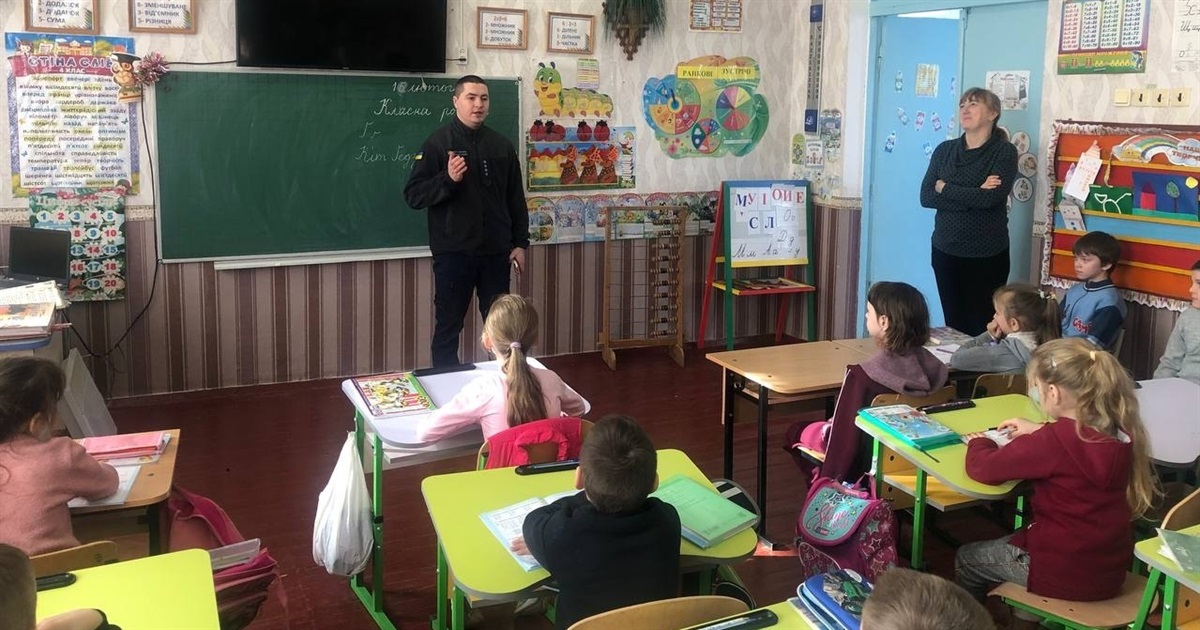 Переяславські рятувальники провели для школярів урок про безпеку під час війни