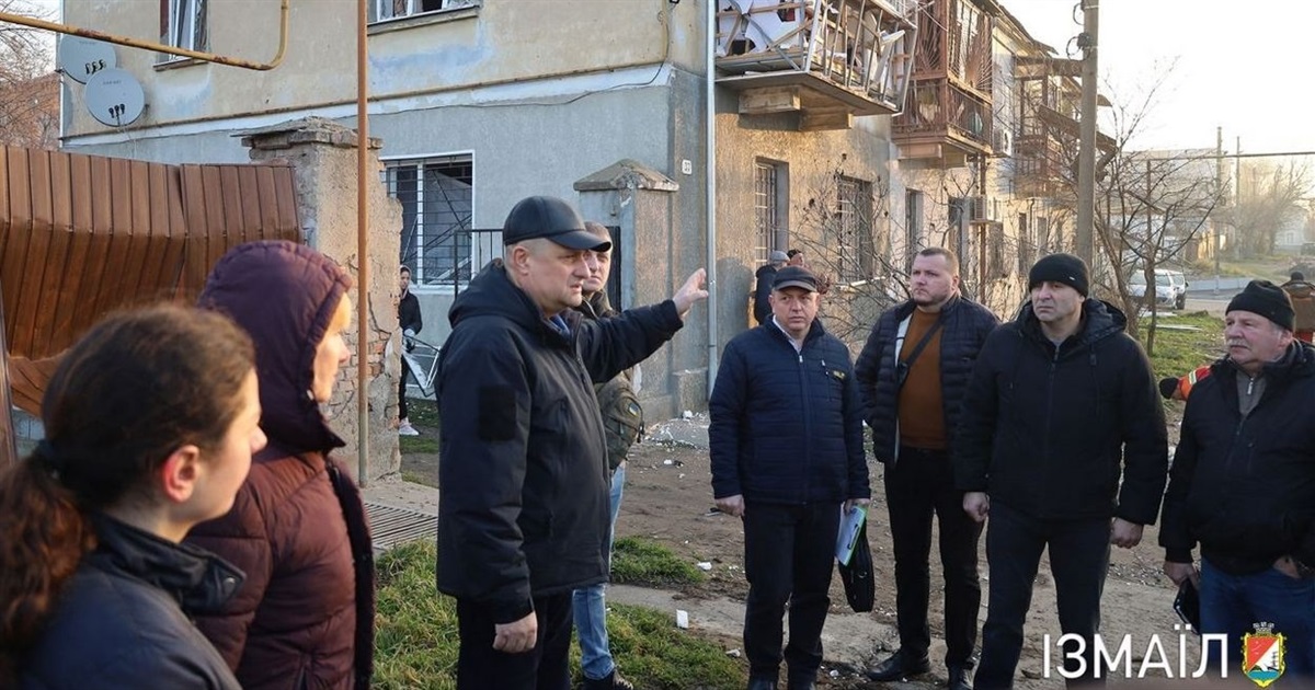 На місці влучань шахедів в Ізмаїлі проводиться ліквідація наслідків атаки
