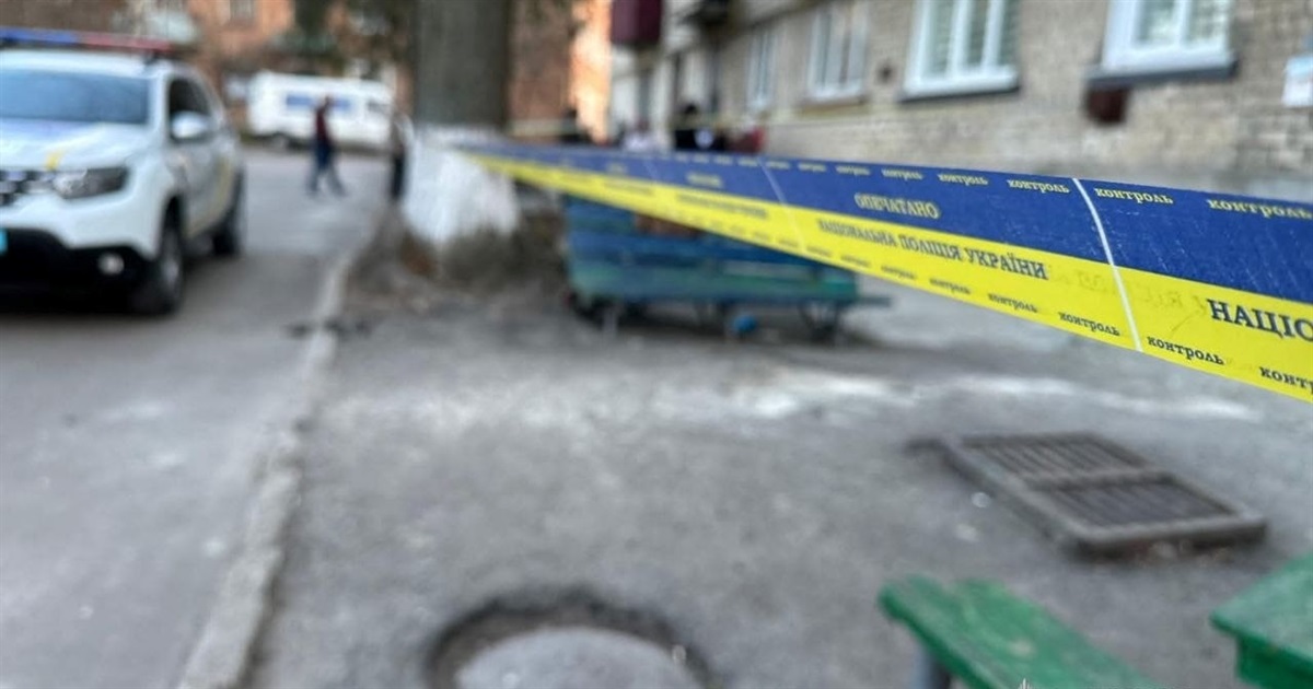 Вибух у багатоповерхівці Первомайська: загинула жінка, діти борються за життя