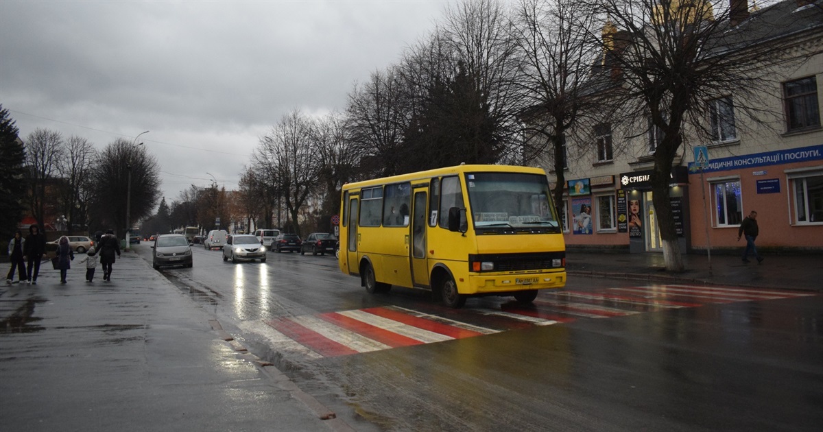 У Звягелі переселенці можуть безплатно їздити міськими автобусами: хто ще в переліку пільговиків