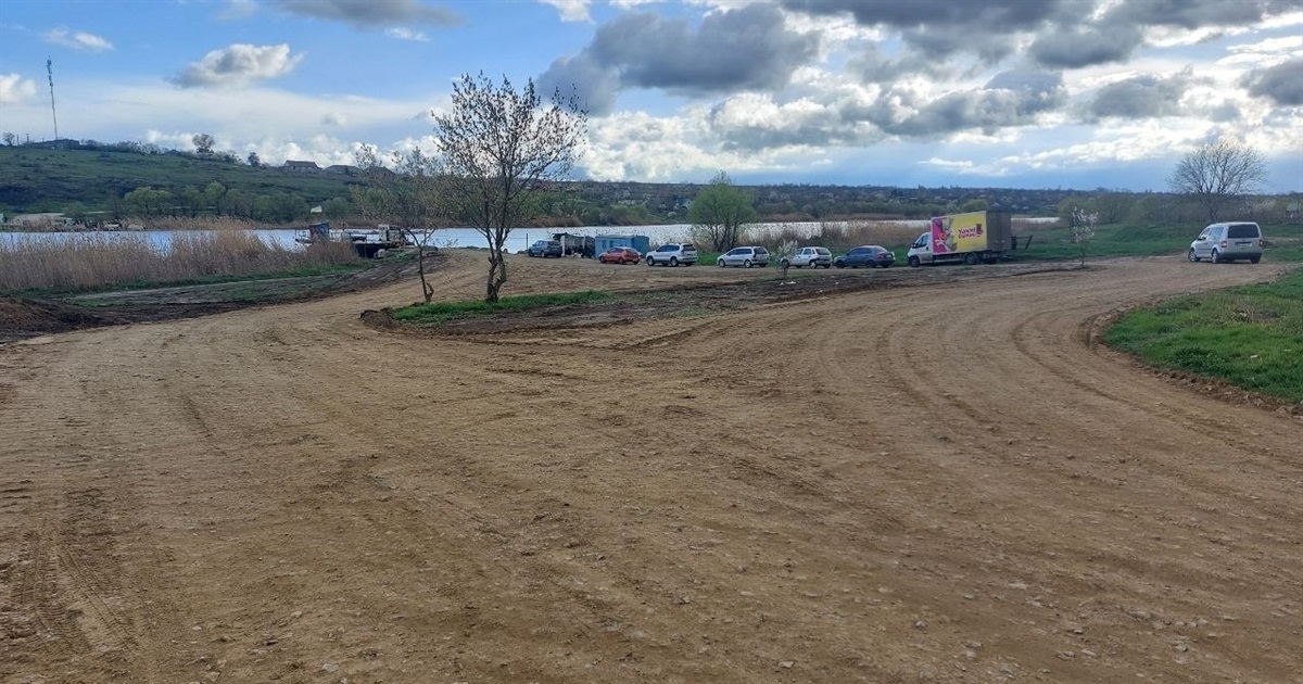 До поромної переправи відремонтували дорогу. Хто цей благодійник?